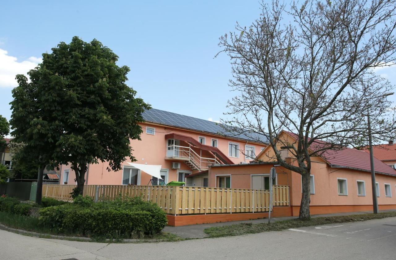 Central Panzio Szentes Buitenkant foto